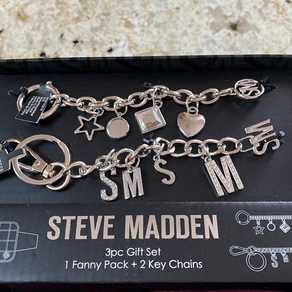 Steve Madden Fanny Pack and Two Keychains - Picture 3 of 6